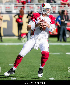 Santa Clara, CA. 29. November 2015. Arizona Cardinals quarterback Carson Palmer (3) in Aktion während der NFL Football-Spiel zwischen den Arizona Cardinals und die San Francisco 49ers im Levi's-Stadion in Santa Clara, Kalifornien. Die Cardinals geschlagen die 49ers 19-13. Damon Tarver/Cal Sport Media/Alamy Live-Nachrichten Stockfoto