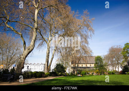 London, Str. Georges Quadrat im Frühjahr Stockfoto