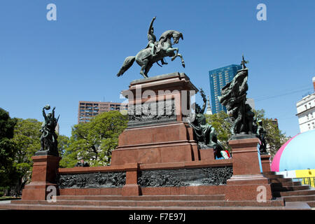 Dieses Denkmal für General José de San Martín ist die Plaza San Martín. Es wurde 1862 von Louis-Joseph Daumas geschaffen. Stockfoto