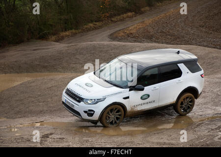 Land Rover Discovery Sport 4 x 4 auf Thr Land Rover Erfahrung off-Road fahren grob Luton Hoo Bedfordshire UK Stockfoto