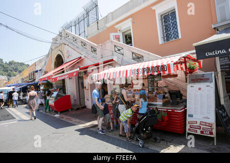 Imbissstände in einem Straßenmarkt in der historischen Innenstadt, Nizza, Frankreich Stockfoto