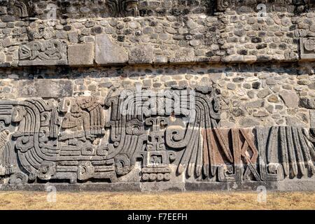 Befreiung an der Pyramide der gefiederten Schlangen, Details, Ruinen von Xochicalco, Cuernavaca, Morelos, Mexiko Stockfoto