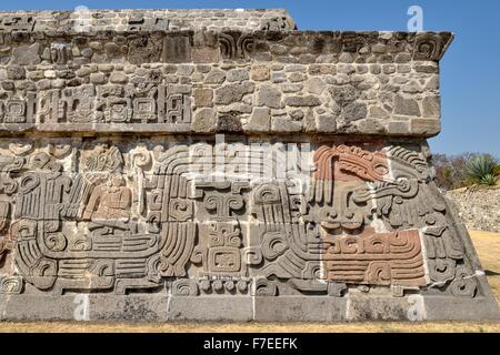 Pyramide der gefiederten Schlangen, Details, Ruinen von Xochicalco, Cuernavaca, Morelos, Mexiko Stockfoto