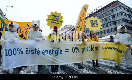 Prag, Tschechische Republik. 29. November 2015. März für Klimagerechtigkeit am Vorabend der Klimakonferenz in Paris auf dem Wenzelsplatz, Prag, Tschechische Republik, am 29. November 2015. © Michal Kamaryt/CTK Foto/Alamy Live-Nachrichten Stockfoto