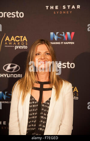 Sydney, Australien. 30. November 2015. Julia Zemiro ankommt auf dem roten Teppich vor dem 5. AACTA Industrie Preisabendessen. Der Australian Academy of Cinema und Television Arts Awards erkennen Bildschirm Exzellenz in Australien. Bildnachweis: model10/Alamy Live-Nachrichten Stockfoto