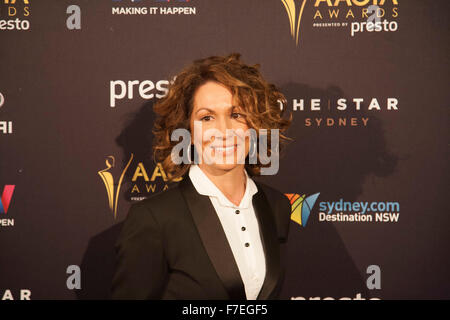 Sydney, Australien. 30. November 2015. Kitty Flanagan ankommt auf dem roten Teppich vor dem 5. AACTA Industrie Preisabendessen. Der Australian Academy of Cinema und Television Arts Awards erkennen Bildschirm Exzellenz in Australien. Bildnachweis: model10/Alamy Live-Nachrichten Stockfoto