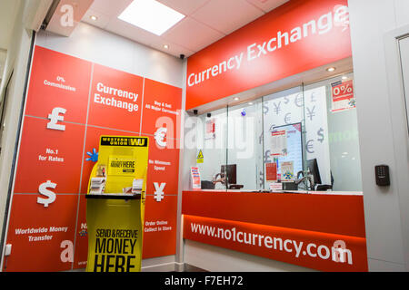 Nr. 1 Wechselstube Shop, Crompton Place Shopping Centre, Bolton. Stockfoto