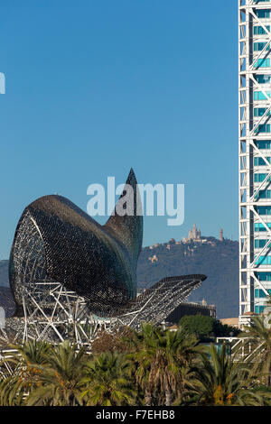 Wal Skulptur in Barcelona bei den Olympischen Hafen - Symbolische öffnen Wire Frame. Stockfoto