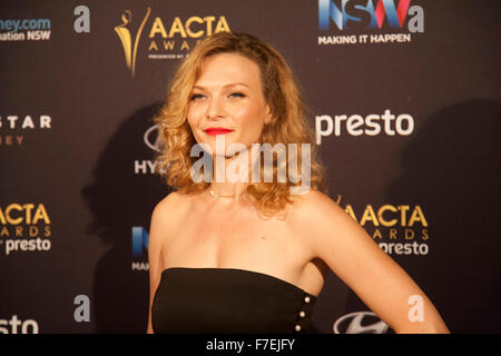 Sydney, Australien. 30. November 2015. Leeanna Walsman ankommt auf dem roten Teppich vor dem 5. AACTA Industrie Preisabendessen. Der Australian Academy of Cinema und Television Arts Awards erkennen Bildschirm Exzellenz in Australien. Bildnachweis: model10/Alamy Live-Nachrichten Stockfoto