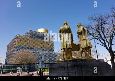 William Bloye Statue von Matthew Boulton, James Watt und William Murdoch in Broad Street und Library of Birmingham, UK Stockfoto