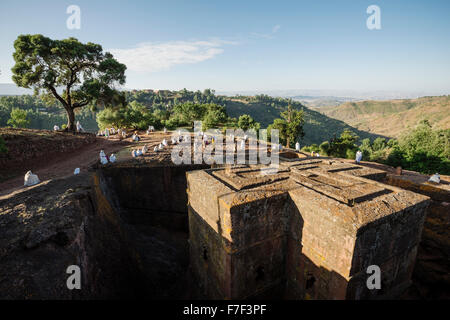 Bet Giyorgis (Str. Georges Kirche) während der Messe am Sonntagmorgen, Lalibela, Äthiopien Stockfoto