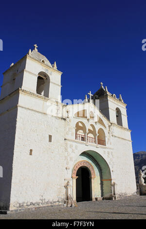 Koloniale Kirche bei Maca, Colca Tal, Peru Stockfoto