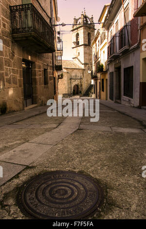 Stony Straße der Altstadt Baños de Montemayor, Spanien Stockfoto