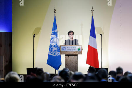 Paris, Frankreich. 30. November 2015. Christiana Figueres, Exekutivsekretär des Rahmenübereinkommens der Vereinten Nationen über Klimaänderungen (UNFCCC), besucht die Eröffnungsfeier der 21. Konferenz der Vertragsparteien der UN Framework Convention on Climate Change (COP 21) in Le Bourget, einem Vorort von Paris, Hauptstadt von Frankreich, am 30. November 2015. Bildnachweis: Xinhua/Alamy Live-Nachrichten Stockfoto