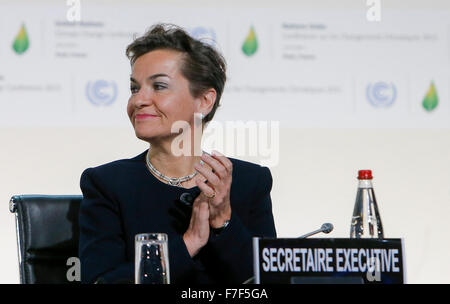 Paris, Frankreich. 30. November 2015. Christiana Figueres, Exekutivsekretär des Rahmenübereinkommens der Vereinten Nationen über Klimaänderungen (UNFCCC), besucht die Eröffnungsfeier der 21. Konferenz der Vertragsparteien der UN Framework Convention on Climate Change (COP 21) in Le Bourget, einem Vorort von Paris, Hauptstadt von Frankreich, am 30. November 2015. Bildnachweis: Xinhua/Alamy Live-Nachrichten Stockfoto