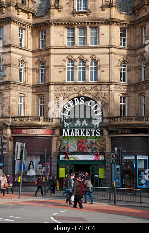 Eingang zum Indoor Market von Leeds Kirkgate außerhalb des Stadtzentrums von Leeds West Yorkshire England Großbritannien Großbritannien Großbritannien Großbritannien Großbritannien Großbritannien Großbritannien Großbritannien Großbritannien Großbritannien Großbritannien und Nordirland Stockfoto