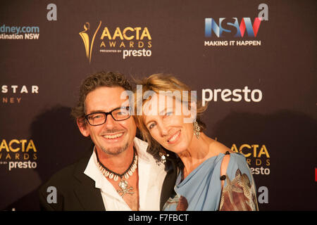 Sydney, Australien. 30. November 2015. David White und Erica Silbersher auf dem roten Teppich vor dem 5. AACTA Industry Awards Dinner in Sydney. Bildnachweis: model10/Alamy Live-Nachrichten Stockfoto