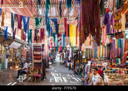 Der Souk in Marrakesch, Marokko. Stockfoto