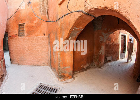 Gassen der alten Stadt Medina in Marrakesch, Marokko. Stockfoto