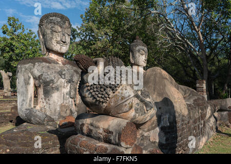 Beeindruckende Buddhastatue im Geschichtspark Kamphaeng Phet Stockfoto