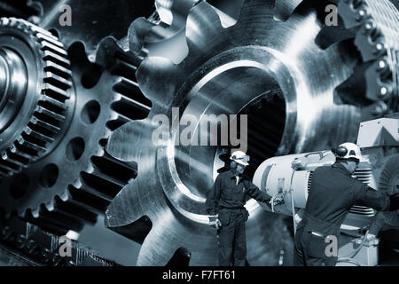 Titan-Zahnräder und Getriebeteile Stockfotografie - Alamy