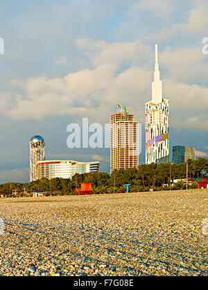 Modernen Batumi Damm in der Nähe des Strand. Adscharien Region, Georgien Stockfoto