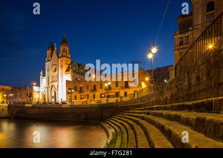 Vor dem Morgengrauen in St. Julians, Malta. Stockfoto