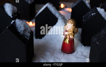 Engel im Schnee Stockfoto