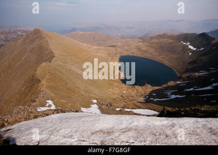 Auf dem Gipfel Lakelandpoeten Suche entlang Swirral Kante im Lake District National Park. Der Weg verbindet Lakelandpoeten mit Catstye Cam. Stockfoto
