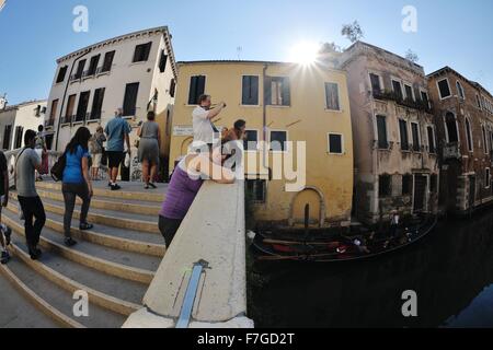 Frau schwanger Touristen haben Beautoful Urlaubszeit in Venedig Italien Stockfoto