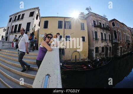 Frau schwanger Touristen haben Beautoful Urlaubszeit in Venedig Italien Stockfoto