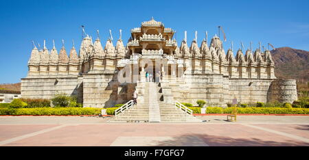 Haupteingang der Jain-Tempel, Ranakpur, Rajasthan, Indien Stockfoto