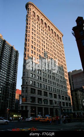NEW YORK CITY - Juni 22: Das Flatiron Building 22. August 2006 in New York, NY. Als einen Wahrzeichen Wolkenkratzer und absolvierte ich Stockfoto