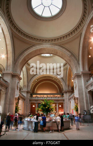 NEW YORK CITY - 26 JUN: Metropolitan Museum of Art Eingangshalle, eines der größten Museen der Welt 26. Juni 2008 in New Stockfoto