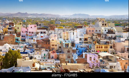 Luftaufnahme der Stadt Udaipur aus dem Stadtschloss, Udaipur, Rajasthan, Indien Stockfoto