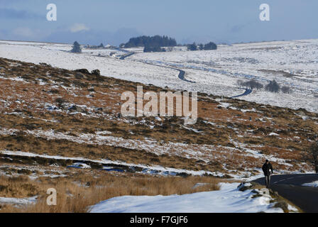 Blick auf vier Winde Parkplatz & Yellowmeade Bauernhof von Whitchurch Common entlang Schweinefleisch Hügel im Winter. Dartmoor Nationalpark, Devon Stockfoto