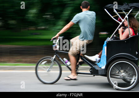 MANHATTAN, NY - Juni 22: Central Park Taxi Bike in Manhattan New York, USA am 22. September 2008. Eines der 5 Boroughs von New Yo Stockfoto