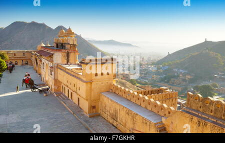 Außenwände des Amber Fort Amber Palace in Jaipur, Rajasthan, Indien Stockfoto