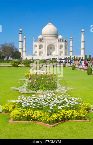 Taj Mahal und den Mughal Gärten des Taj Mahal, Agra, Uttar Pradesh, Indien Stockfoto