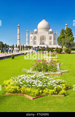 Taj Mahal und den Mughal Gärten des Taj Mahal, Agra, Uttar Pradesh, Indien Stockfoto