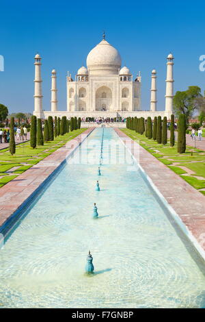 Taj Mahal Vorderansicht, Agra, Uttar Pradesh, Indien Stockfoto