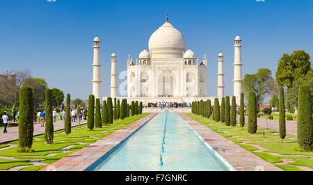 Taj Mahal Vorderansicht, Agra, Uttar Pradesh, Indien Stockfoto