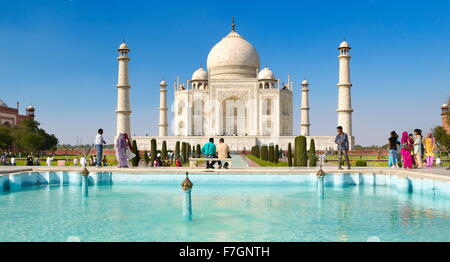 Vorderansicht des Taj Mahal, Agra, Uttar Pradesh, Indien Stockfoto