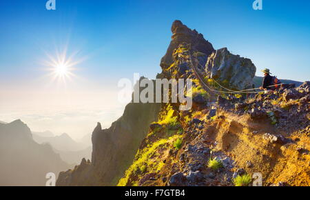 Berg-Wanderweg vom Pico Do Arieiro zum Pico Ruivo, Madeira, Portugal Stockfoto