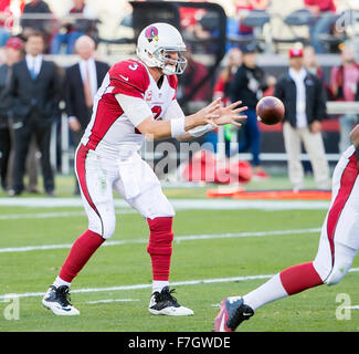 Santa Clara, CA. 29. November 2015. Arizona Cardinals quarterback Carson Palmer (3) in Aktion während der NFL Football-Spiel zwischen den Arizona Cardinals und die San Francisco 49ers im Levi's-Stadion in Santa Clara, Kalifornien. Die Cardinals geschlagen die 49ers 19-13. Damon Tarver/Cal Sport Media/Alamy Live-Nachrichten Stockfoto