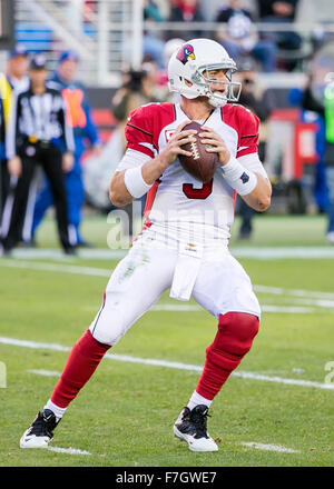 Santa Clara, CA. 29. November 2015. Arizona Cardinals quarterback Carson Palmer (3) in Aktion während der NFL Football-Spiel zwischen den Arizona Cardinals und die San Francisco 49ers im Levi's-Stadion in Santa Clara, Kalifornien. Die Cardinals geschlagen die 49ers 19-13. Damon Tarver/Cal Sport Media/Alamy Live-Nachrichten Stockfoto