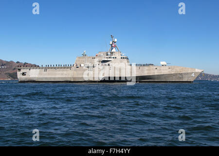 Die Unabhängigkeit-Klasse littoral combat Schiff USS Coronado (LCS-4) an der San Francisco Bay. Stockfoto