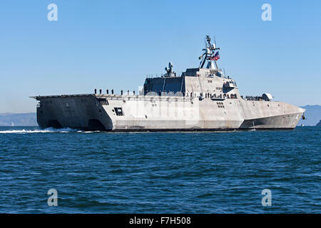 Die Unabhängigkeit-Klasse littoral combat Schiff USS Coronado (LCS-4) an der San Francisco Bay. Stockfoto