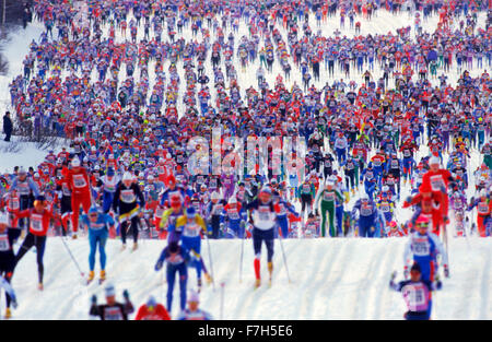 Vasaloppet ist ein 90 km klassische Loipen-Kurs mit ca. 16.500 Teilnehmer von Sälen bis Mora in Schweden-Skifahrer Stockfoto