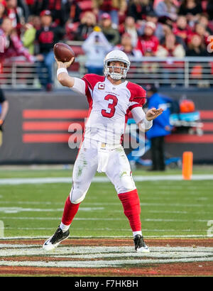 Santa Clara, CA. 29. November 2015. Arizona Cardinals quarterback Carson Palmer (3) in Aktion während der NFL Football-Spiel zwischen den Arizona Cardinals und die San Francisco 49ers im Levi's-Stadion in Santa Clara, Kalifornien. Die Cardinals geschlagen die 49ers 19-13. Damon Tarver/Cal Sport Media/Alamy Live-Nachrichten Stockfoto